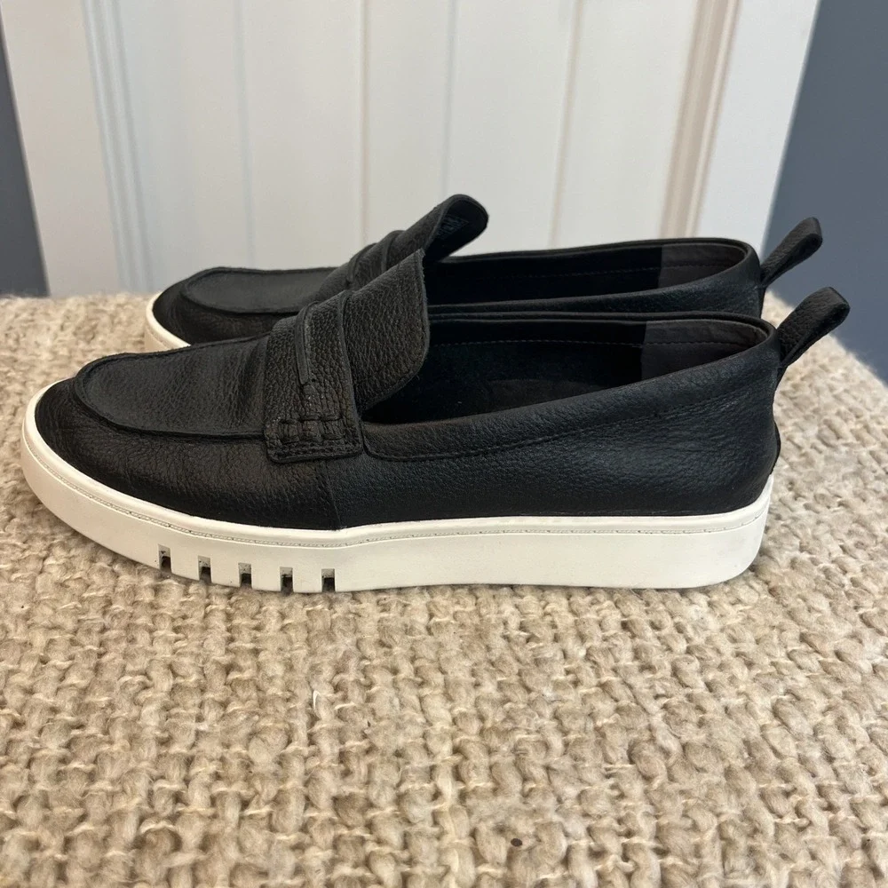 Vionic Chantel Penny Loafer Leather Slip-On Loafers Women's Size 7.5 Black White